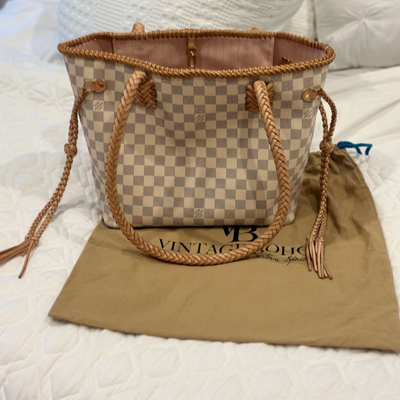 This is a beautiful Louis Vuitton Neverfull MM from Vintage Boho Bags… - Picture 2 of 5